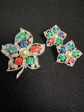 1967 Sarah Coventry Fantasy Multicolor Brooch and Earring Set with Faux Pearls